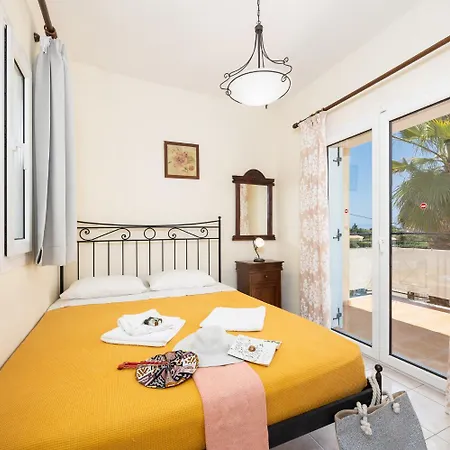 Villa Skala Yellow *